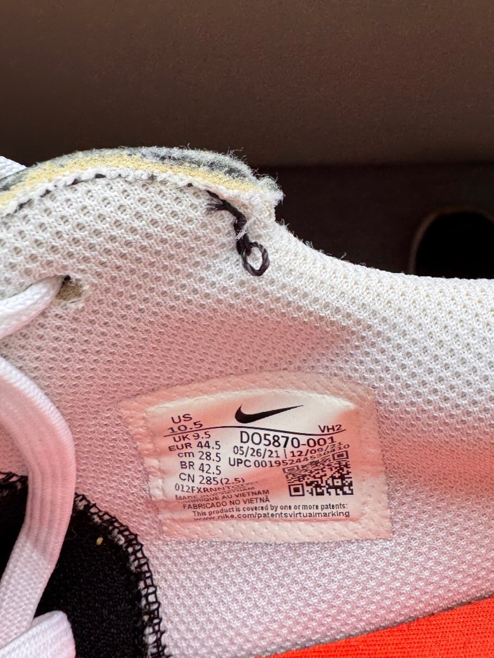Nike Air Max Black and Yellow "Go The Extra Smile" - Picture 2 of 10